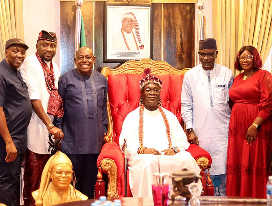 SSANU President Leads National Delegation to Oku Ibom Ibibio’s Palace